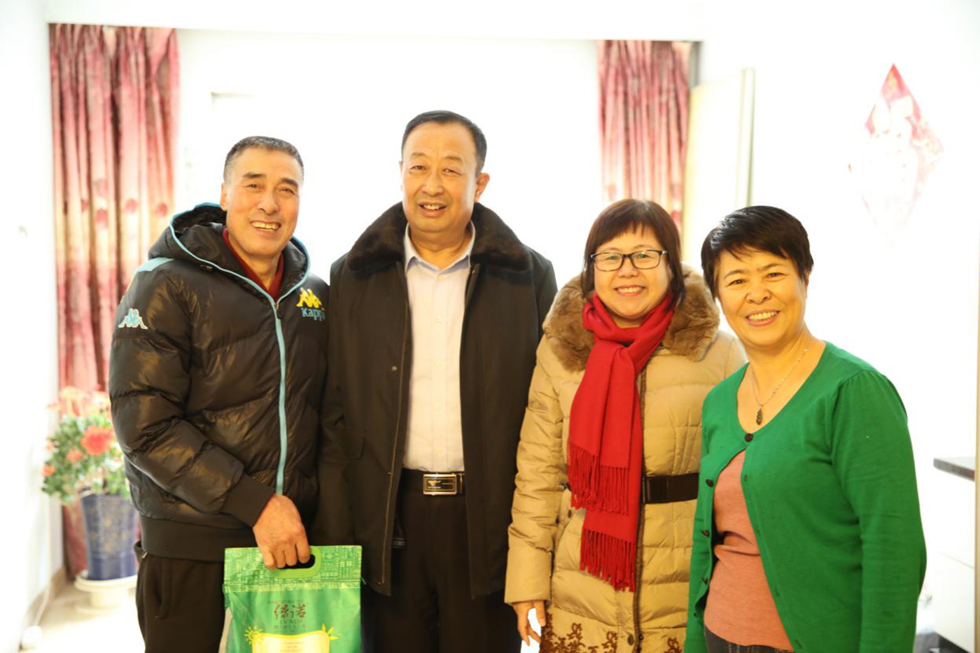 遼寧鑫豐礦業(yè)（集團）有限公司黨支部、工會 春節(jié)前夕看望員工及家屬